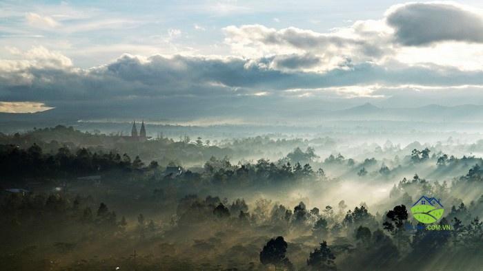 Di Linh mang vẻ đẹp hoang sơ, dung dị và bình yên.
