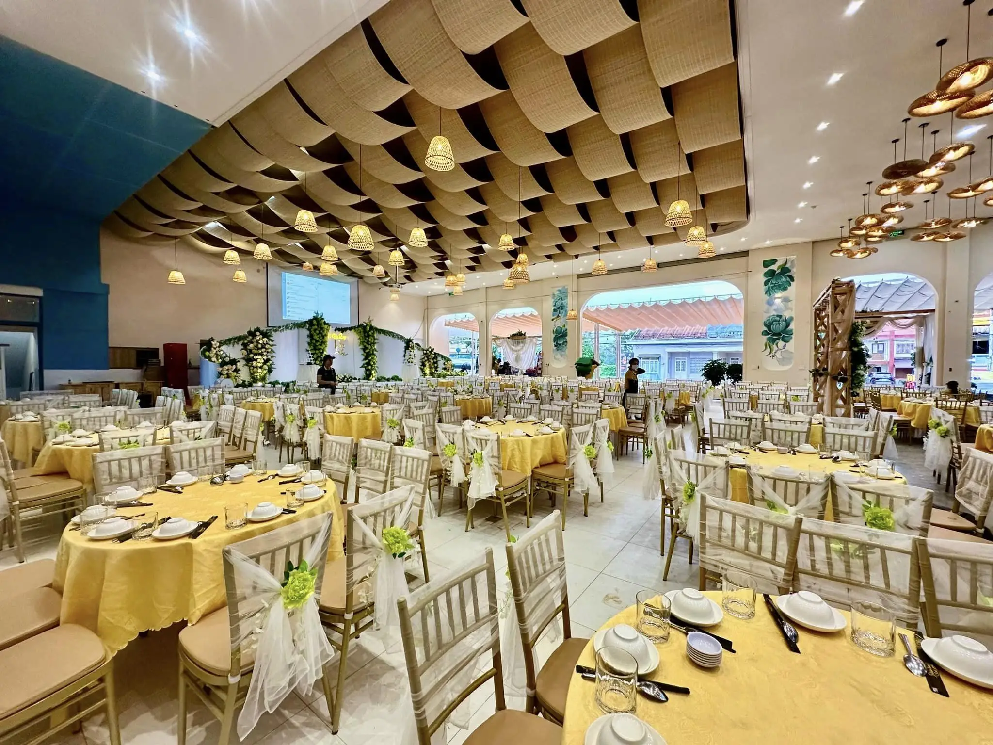 khong gian nha hang tiec cuoi diem hen sai gon